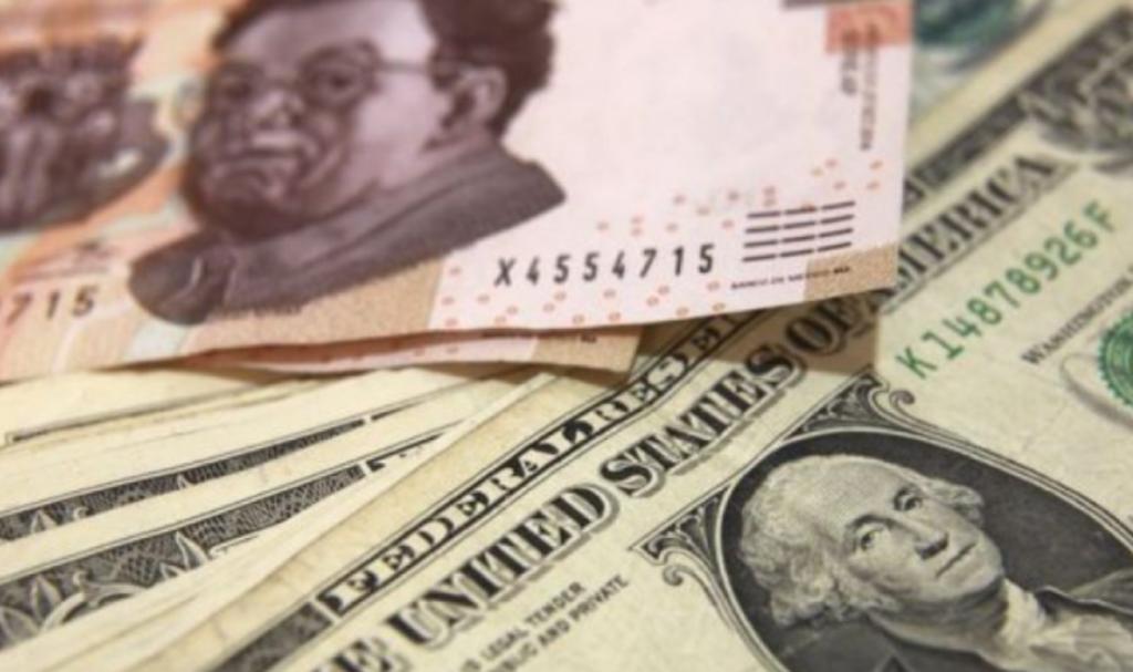 El tipo de cambio se ubica en 20.99 unidades por dólar, tras dispararse anoche a casi 22 pesos, de acuerdo con las cotizaciones en negociaciones internacionales reportadas por la agencia 'Bloomberg'.
(ARCHIVO)