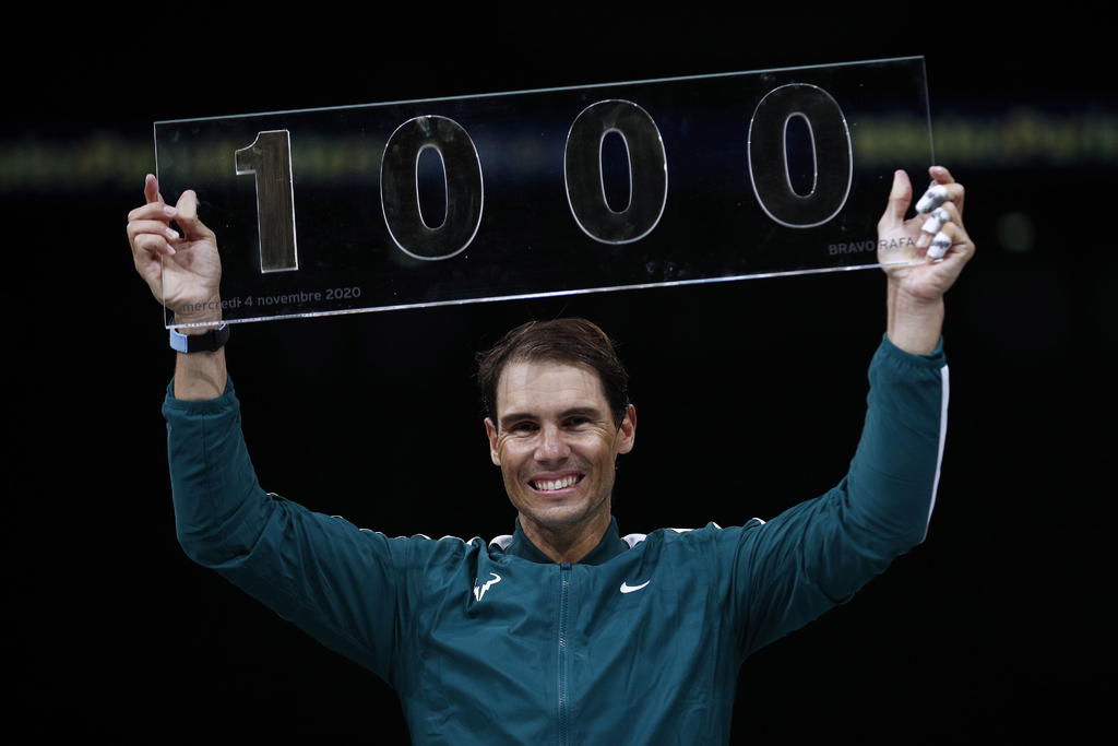 Rafael Nadal, que este miércoles consiguió en el Masters de París su victoria número 1,000 como profesional. (EFE)