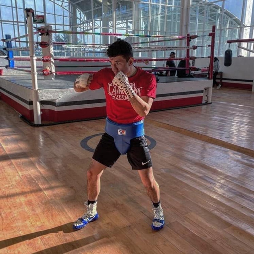 En la altura de la montaña en Jiquipilco, el púgil se oxigena en el gimnasio. (ESPECIAL)