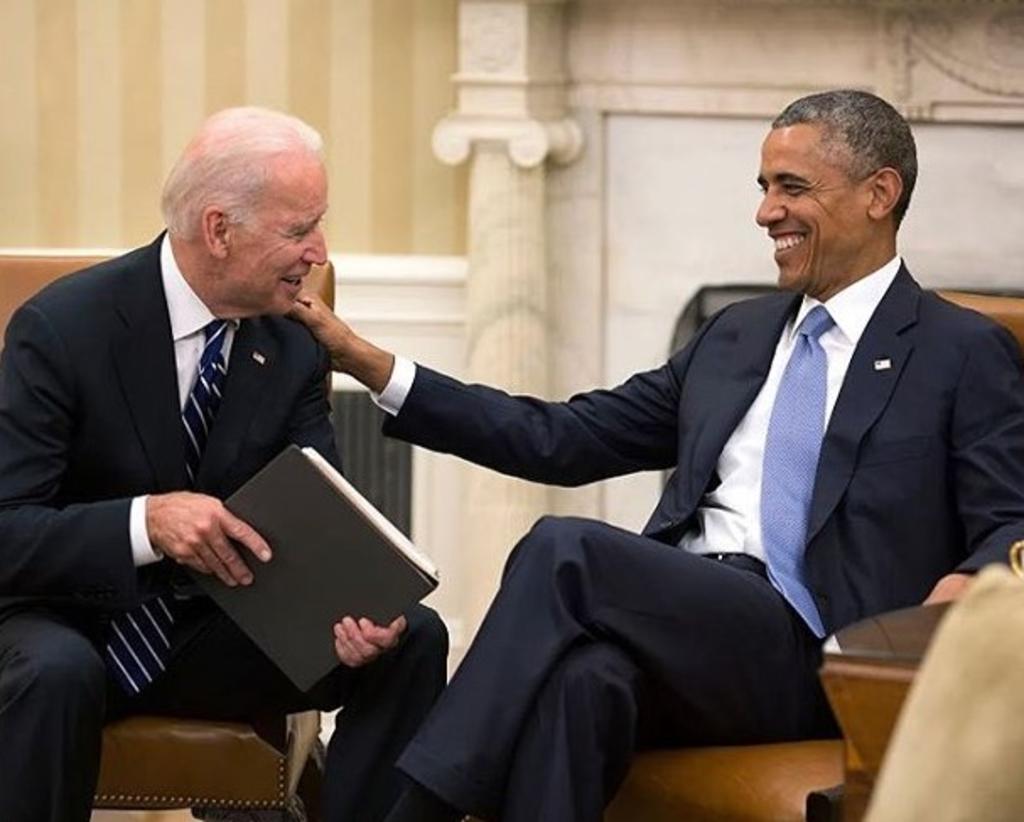 El expresidente de EUA Barack Obama (2009-2017) felicitó este sábado al que fuera su vicepresidente, Joe Biden, ahora futuro jefe de Estado del país, y a su compañera de fórmula, Kamala Harris, por su 'histórica y decisiva victoria' en las elecciones. (Especial) 