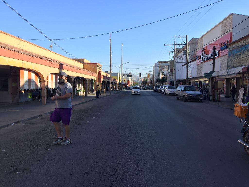 Sin taxis ni camiones urbanos ni suburbanos se observaron las vialidades se Gómez Palacio que además lucieron despejadas. (ARCHIVO)
