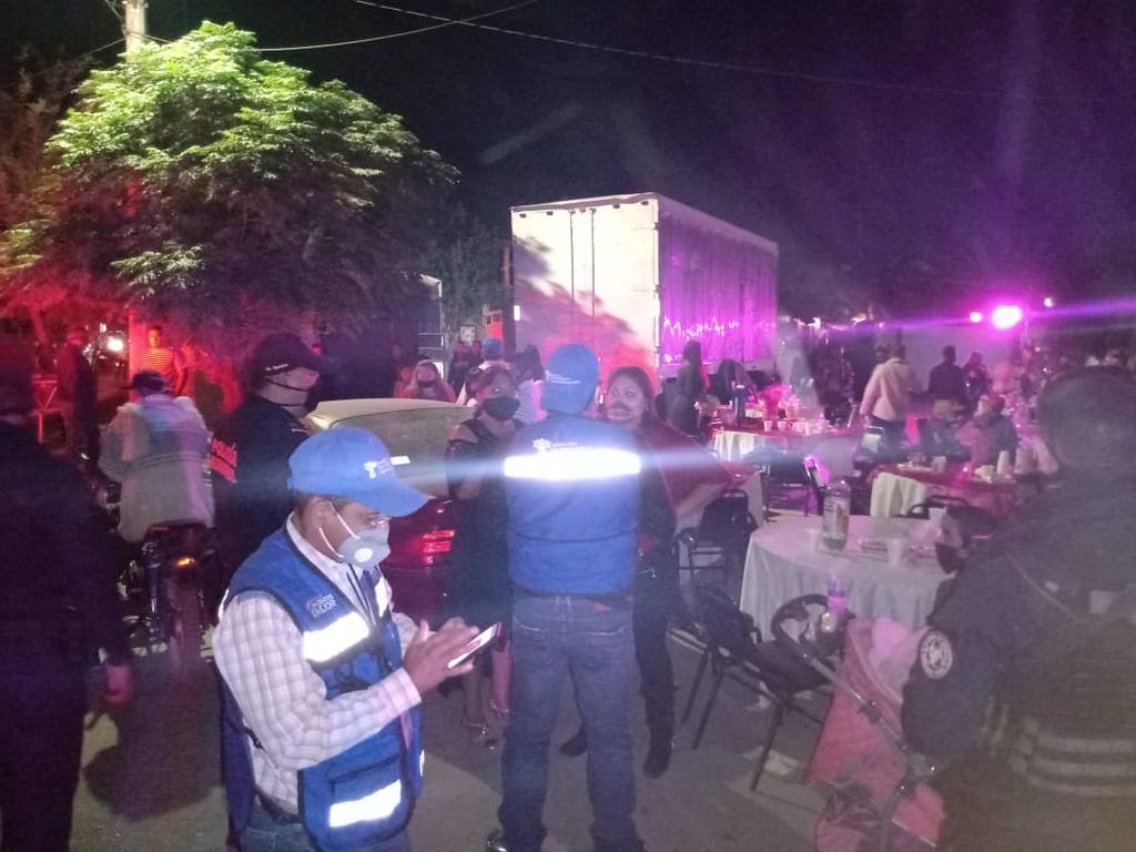 Dentro del operativo de Cero Tolerancia, este fin de semana se atendieron en Torreón 180 reportes de reuniones y eventos sociales, entre ellos una boda cristiana y una fiesta de XV años. (ARCHIVO)