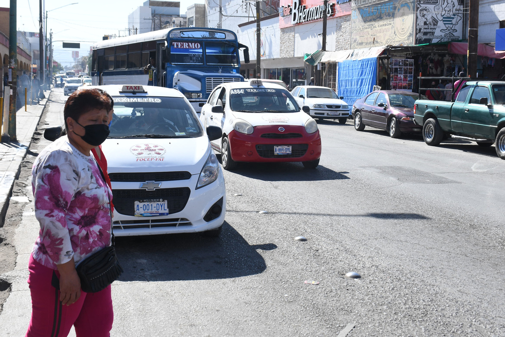 A las 3 de la tarde del pasado sábado se suspendió la circulación de autobuses y taxis en La Laguna de Durango.