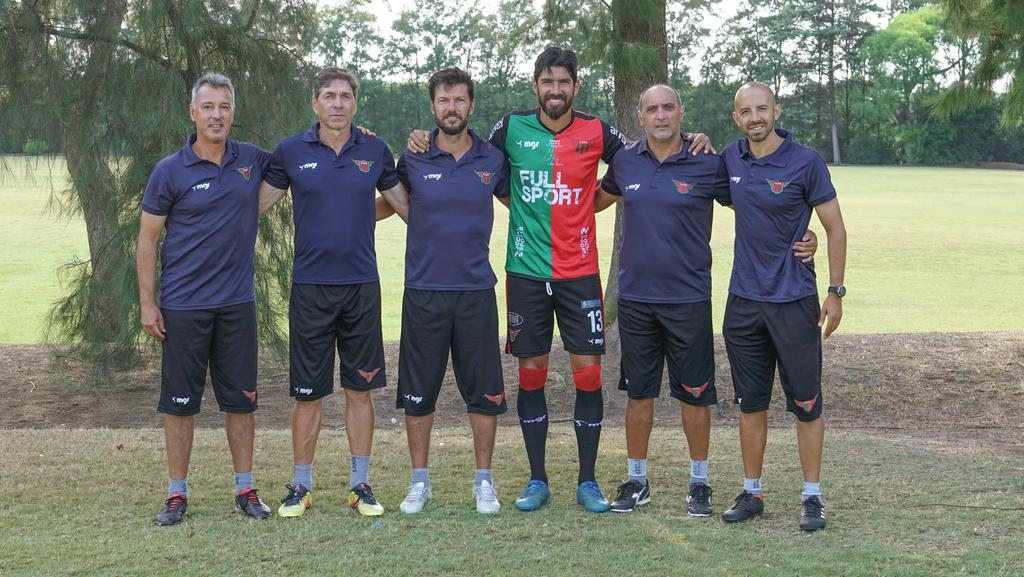 Sebastián 'Loco' Abreu renunció este lunes a seguir siendo técnico y jugador del Boston River uruguayo, confirmó a Efe el presidente de la entidad verdirroja, Mario Doldan. (ESPECIAL)
