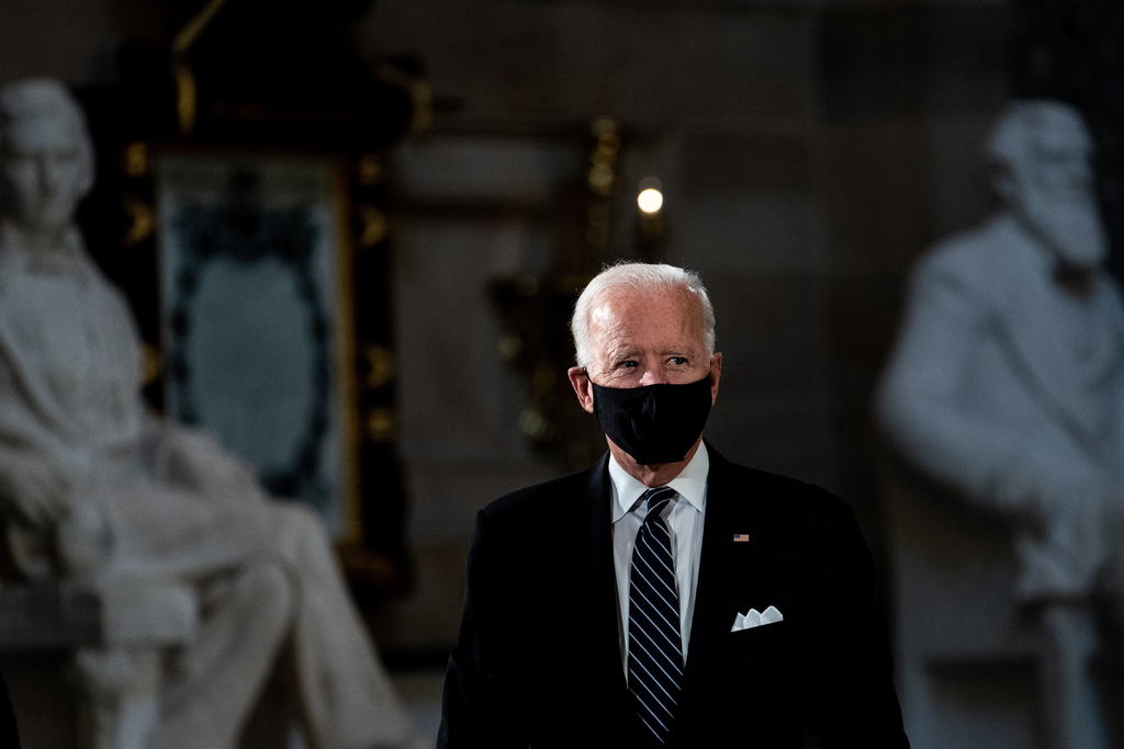 El primer discurso del presidente electo de EUA, Joe Biden, tras declarar su victoria electoral, fue dedicado al combate del coronavirus, al advertir al país que enfrenta un 'invierno muy oscuro', por lo que 'suplicó' a los ciudadanos que 'lleven tapabocas'. (ARCHIVO) 