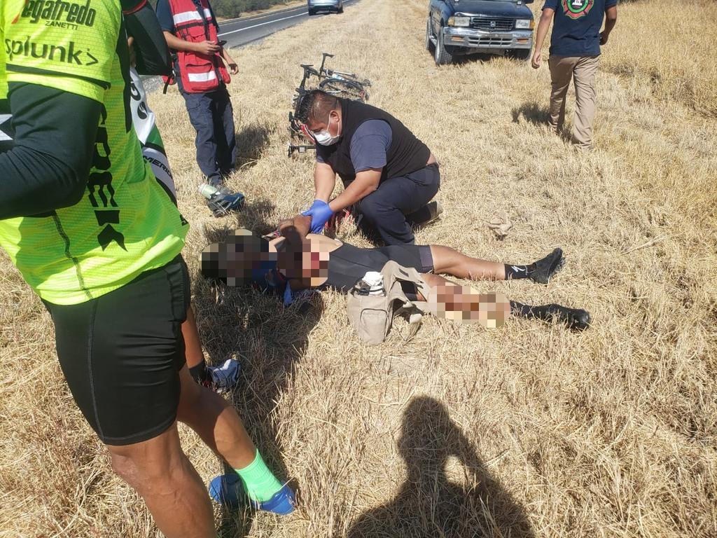 El domingo pasado, como parte de su entrenamiento en el equipo Antena Cycling Team, salieron a pedalear a temprana hora y lamentablemente estando en carretera les ocurrió un fuerte accidente, que dejo mal herido a dos compañeros, cuando un camión de la Linea Odel sacó a dos de los deportistas de la carretera.