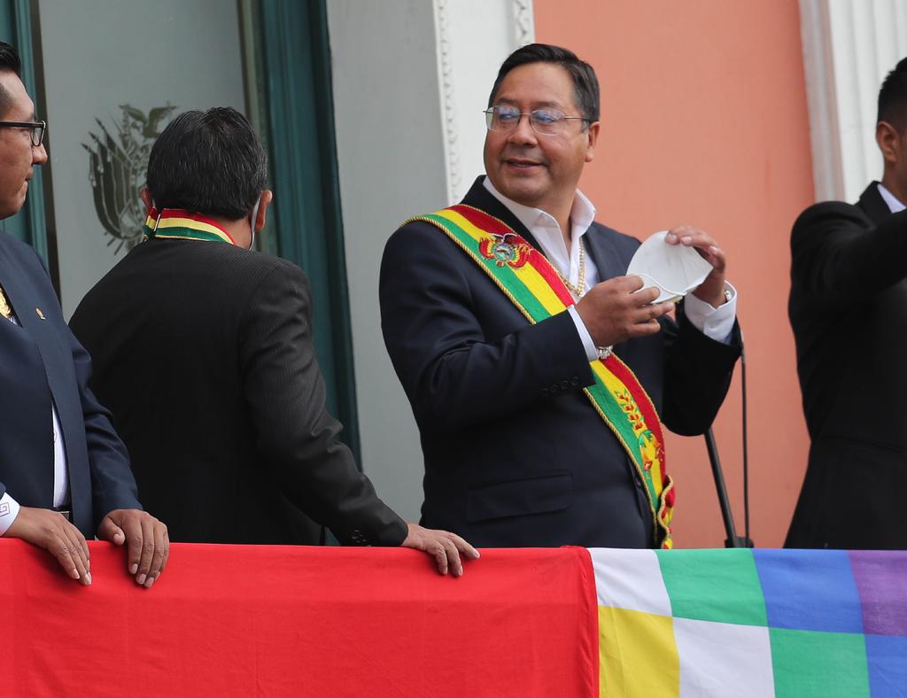 El presidente de Bolivia, Luis Arce (d), anunció este lunes una gestión austera, tras advertir de que encontró el Estado en una situación económica 'patética'. (ARCHIVO) 