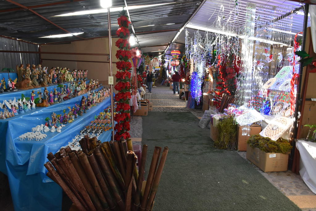 Tradicionalmente el mercadito navideño opera en los alrededores del Parque Morelos en GP.