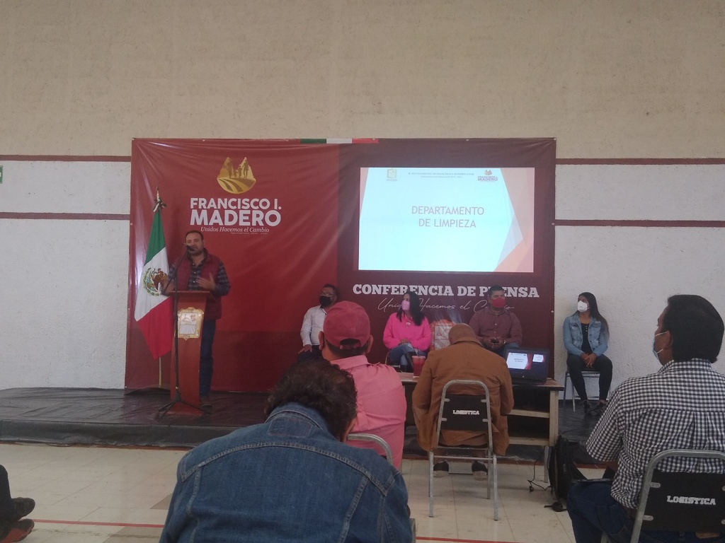 En la conferencia de prensa se aseguró que se buscan las alternativas para mejorar los servicios básicos.