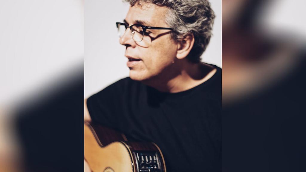 Material. Las otras canciones del disco hablarán sobre la vida cotidiana y un poco de cuestiones sociales.  (ESPECIAL) 