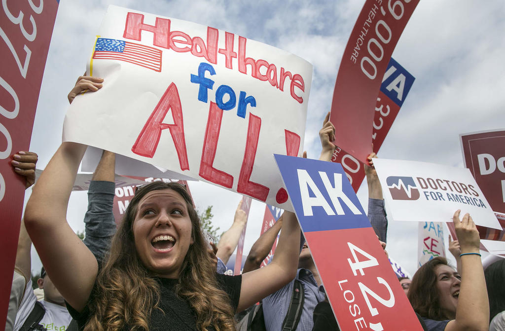 Biden defenderá la ley de salud promulgada durante la administración de Barack Obama mientras la Corte Suprema estudia un caso que podría revocarla. (ARCHIVO)