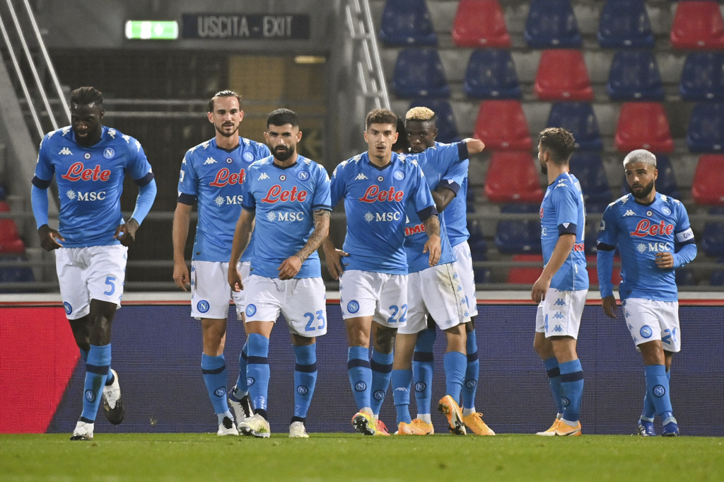 Tras no viajar para su duelo ante Juventus por tener aislados a sus jugadores, Napoli perdió el juego 3-0 en la mesa, y también le quitaron un punto. (ESPECIAL)