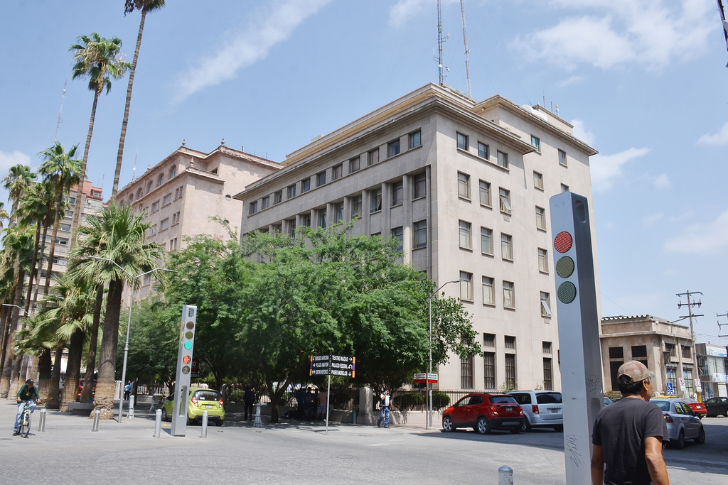 El Banco de México, ubicado en calle Cepeda y avenida Morelos, estará recibiendo currículums y solicitudes de los interesados.