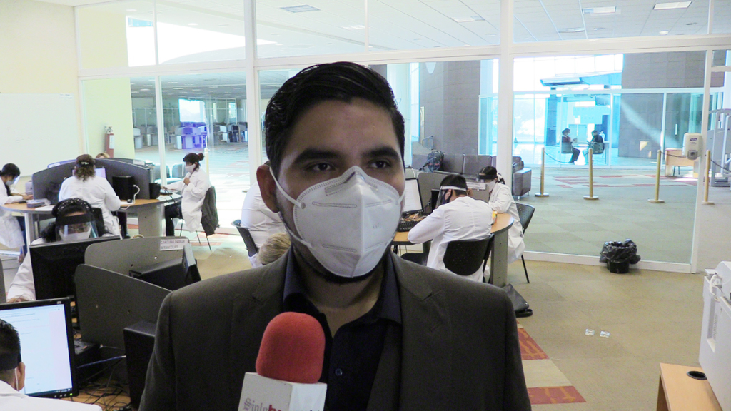 Rubén Orona Luévano es el médico encargado del Call Center en la región Laguna, zona de mayor contagio.