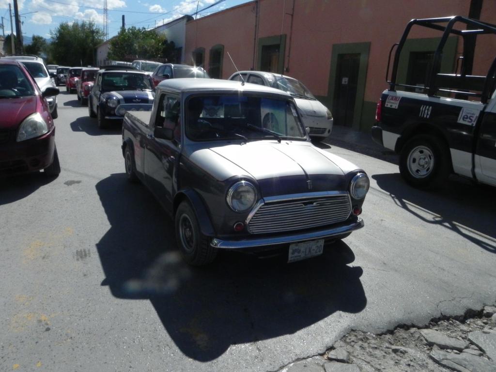 Durante el próximo fin de semana (14, 15 y 16 de noviembre) se llevará a cabo la Ruta de Autos Clásicos y Antiguos por los Pueblos Mágicos de Coahuila, aunque debido a las restricciones sanitarias, se limitó la participación a solamente 60 vehículos y se tomarán medidas especiales. (ARCHIVO)