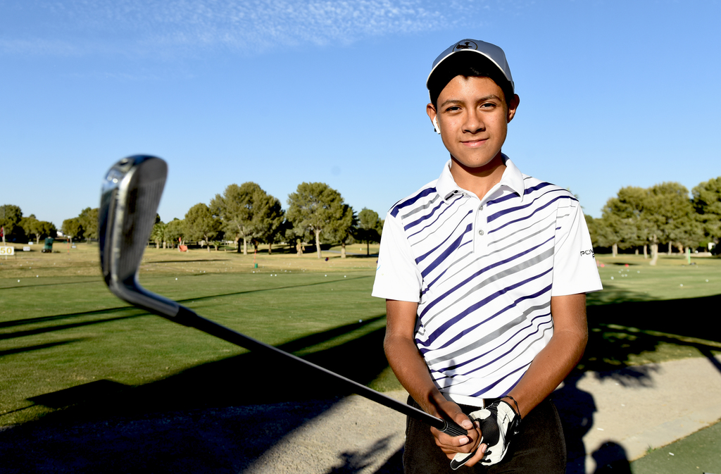 El golfista lagunero muestra un gran nivel en el campo, pese a su corta edad. (Fotografías de Jesús Galindo López)

