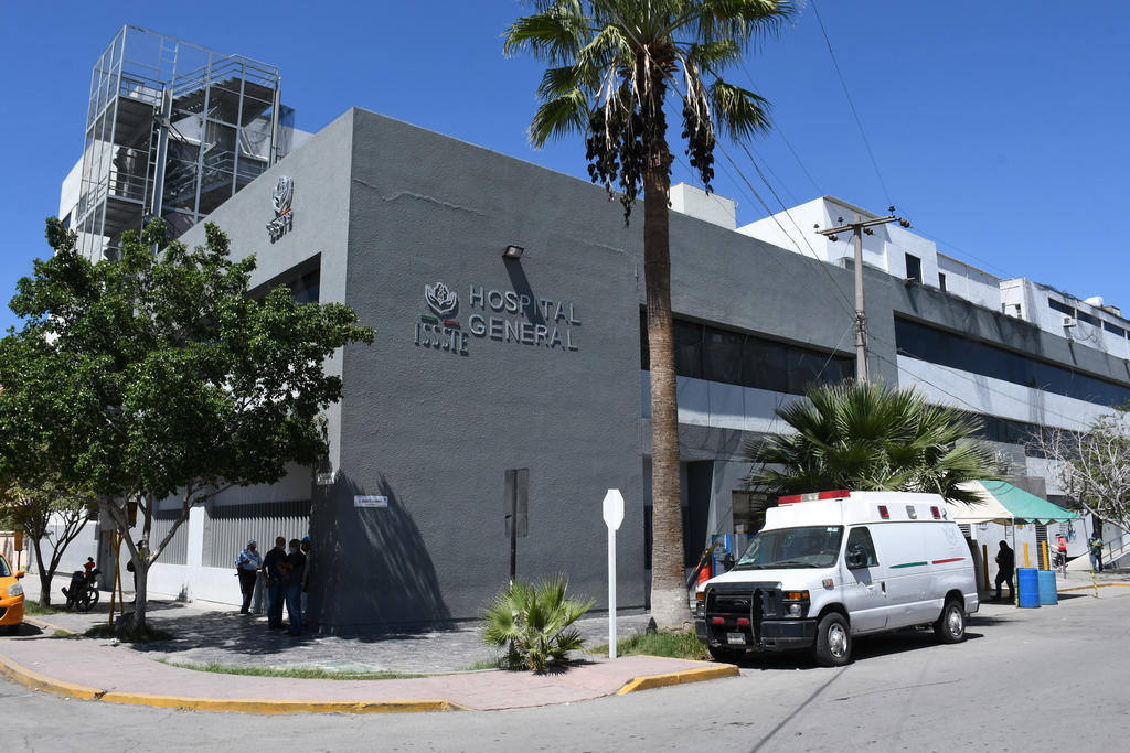 Mientras continúan celebrándose fiestas particulares y eventos sociales masivos además de salidas no esenciales de cientos de personas de La Laguna, el área COVID del Hospital General “Dr. Francisco Galindo Chávez” del ISSSTE de Torreón está colapsando.
(ARCHIVO)