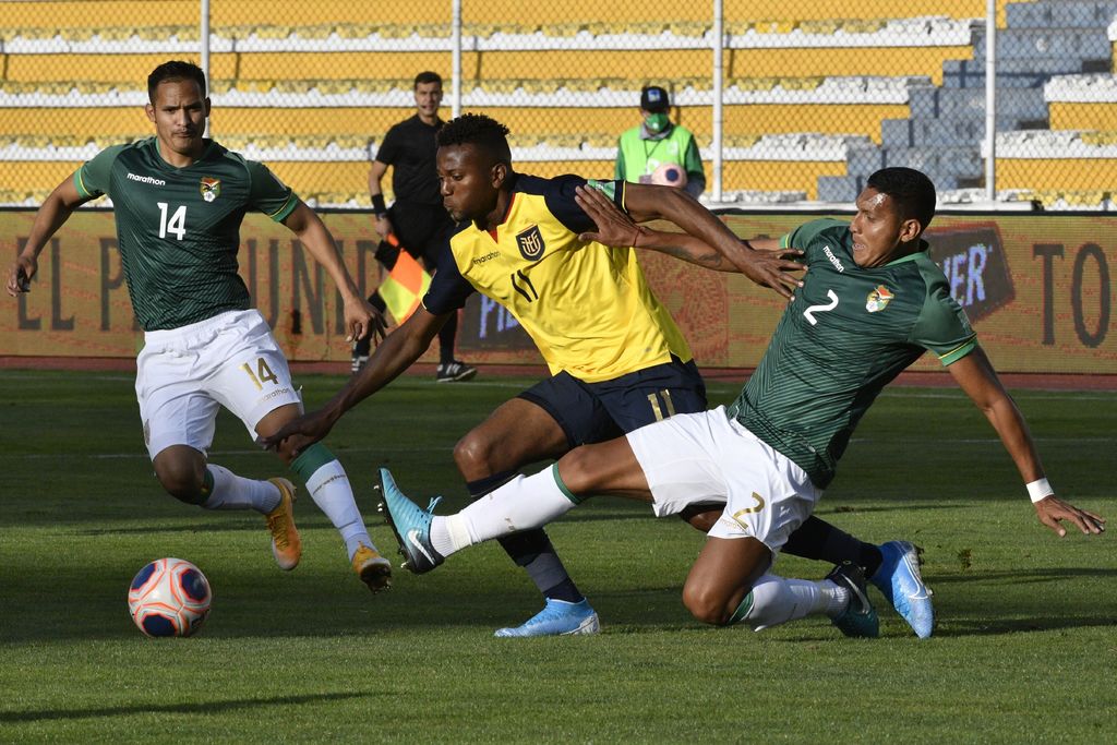 El encuentro en el Hernando Siles resultó con muchos goles. (EFE)