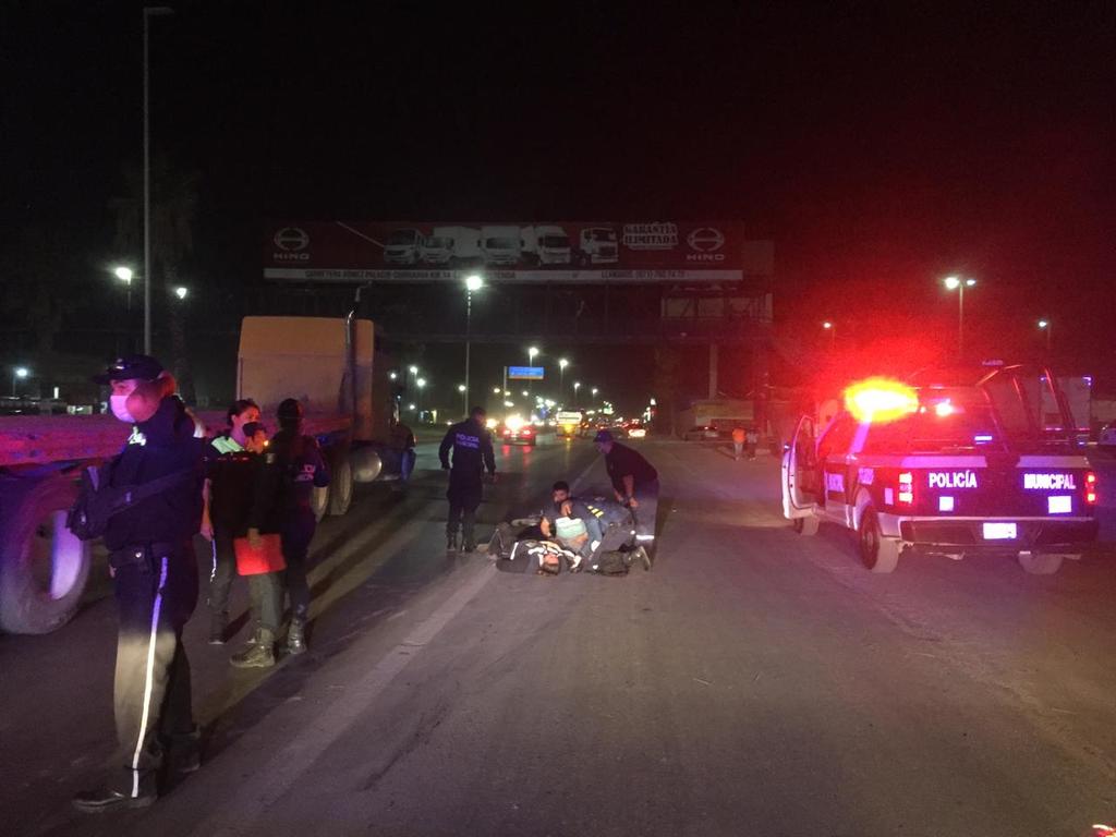 El accidente ocurrió cerca de las 19:30 horas del jueves a la altura del kilómetro 5.0 del bulevar Ejército Mexicano, en los carriles de circulación de Torreón a Lerdo.
(EL SIGLO DE TORREÓN)