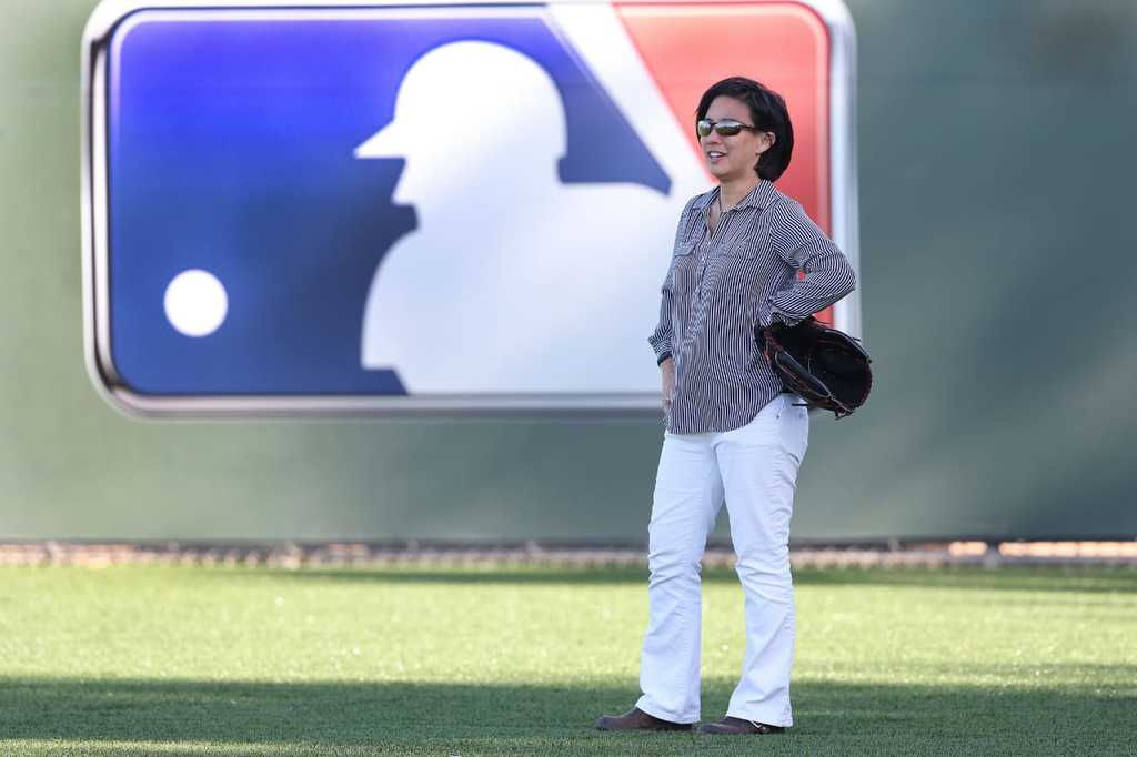 Kim Ng se convirtió en la primera mujer que será gerente general en las Grandes Ligas, donde ha trabajado desde hace 30 años. (ESPECIAL)