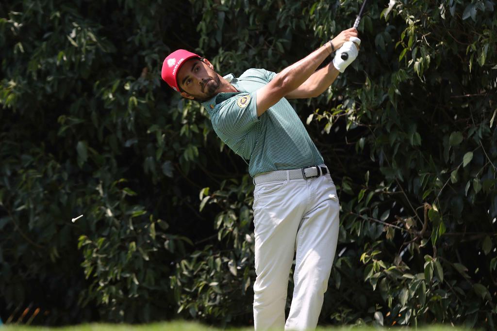 El tamaulipeco Abraham Ancer encabeza el Masters de Augusta de manera compartida a la mitad de su competencia, que no pudo completar otra ronda por segundo día consecutivo por falta de luz natural. (AGENCIAS)