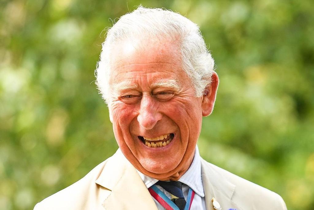 El príncipe Carlos de Gran Bretaña cumplió 72 años el sábado, tras un año tumultuoso en el que se enfermó de COVID-19 y su hijo el príncipe Enrique renunció a sus deberes oficiales. (INSTAGRAM)  