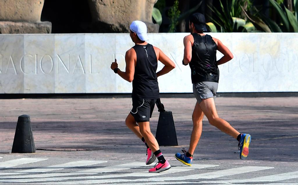 Los atletas que dedican su vida a correr, han experimentado pausas significativas en sus entrenamientos debido a diversas circunstancias. La más reciente afectó a la comunidad runner mundial con la pandemia COVID-19. (ARCHIVO)
