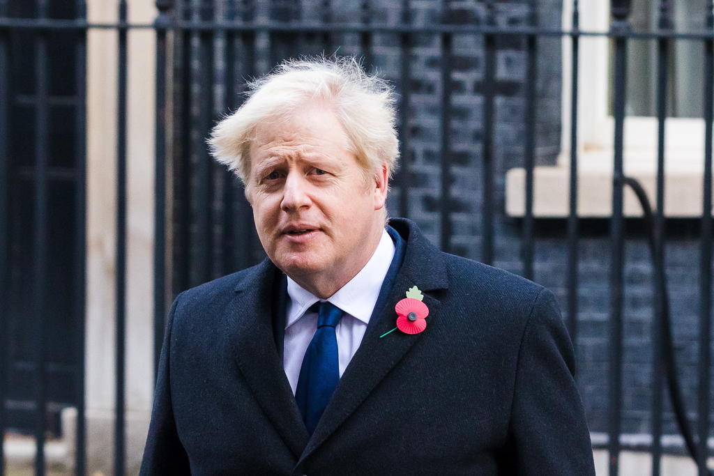 Boris Johnson, guarda una cuarentena tras estar en contacto con una persona que ha dado positivo en COVID-19, informó este domingo la residencia oficial del número 10 de Downing Street. (ESPECIAL) 