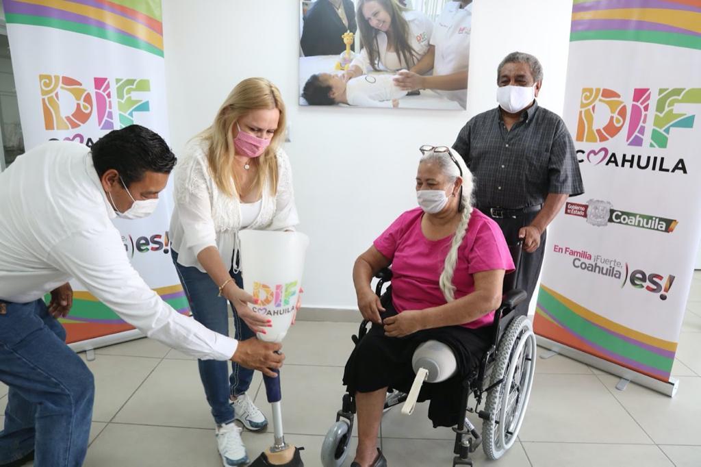La presidenta honoraria del DIF Coahuila, Marcela Gorgón, informó que se han distribuido más de 46 mil apoyos a adultos mayores.