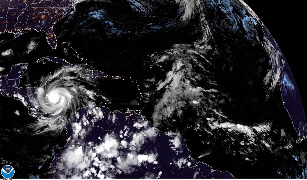 El huracán 'Iota' ha alcanzado ya la categoría 4 y con vientos sostenidos de 225 kilómetros por hora se acerca a las costas de Centroamérica, según el último boletín emitido por el Centro Nacional de Huracanes de Miami.
(EFE)