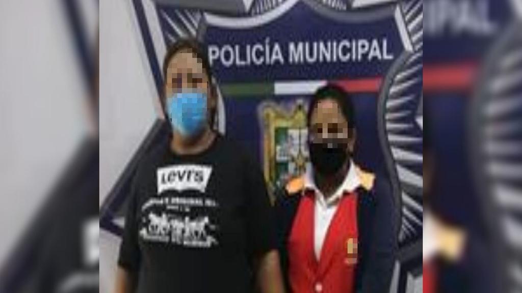 La Dirección de Seguridad y Protección Ciudadana de Gómez Palacio, informó sobre la detención de dos mujeres por su presunta responsabilidad en el delito de robo en un centro comercial, una de ellas era empleada del lugar. (EL SIGLO DE TORREÓN)
