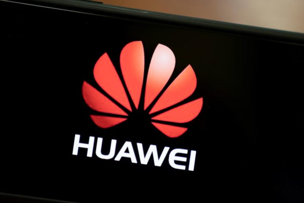 La empresa tecnológica china Huawei anunció hoy la venta de la marca de teléfonos móviles de bajo coste de su propiedad Honor 'para salvar la cadena industrial' de esta última, en un momento en el que el gigante tecnológico chino se enfrenta a sanciones por parte de Estados Unidos. (CORTESÍA)