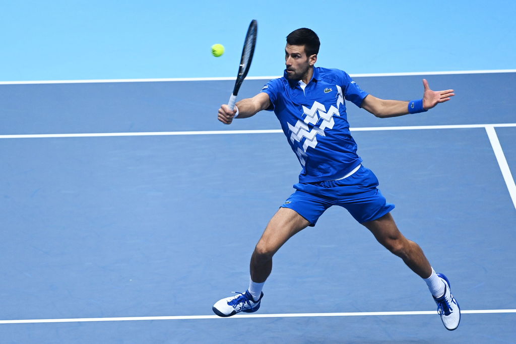 Novak Djokovic se impuso 6-3, 6-2 a Diego Schwartzman en su primer duelo en las Finales de la ATP.(AP)