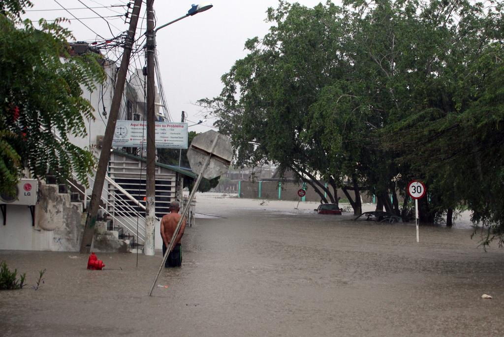 El huracán 'Iota' dejó destrucción en la costa Caribe de Nicaragua la madrugada de este martes, tras impactar con categoría 4 en la escala Saffir-Simpson, y causó inundaciones en el litoral Pacífico, ya degradado a categoría 1. (ARCHIVO) 
