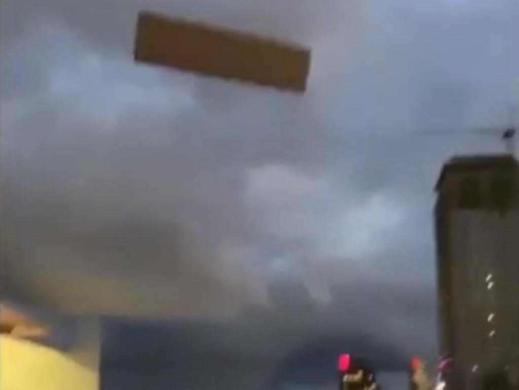 El pedazo de escombro no se estrelló en la ventana (CAPTURA)