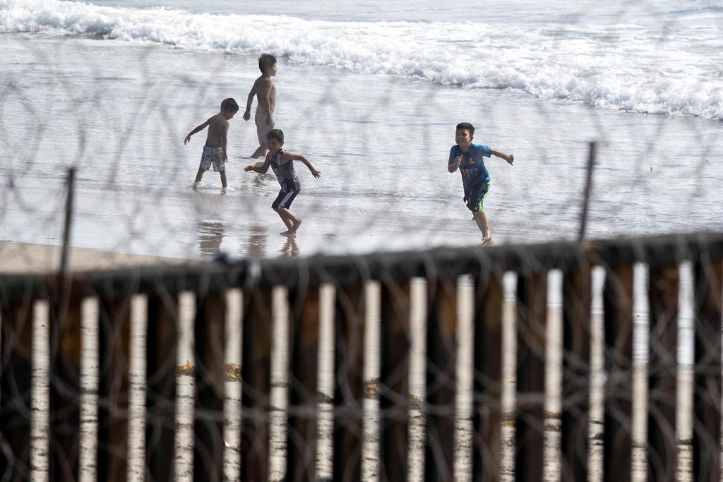 Un juez federal estadounidense ordenó este miércoles al Gobierno del presidente Donald Trump que deje de expulsar a niños migrantes no acompañados detenidos en la frontera. (ARCHIVO) 