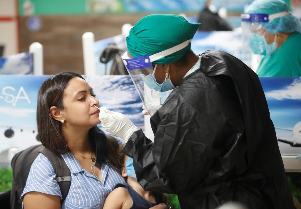 Cuba registró este jueves otros 21 contagios de COVID-19, siete de ellos importados, que dejan en 7,725 el número total de casos confirmados desde el inicio de la pandemia en marzo. (ARCHIVO) 