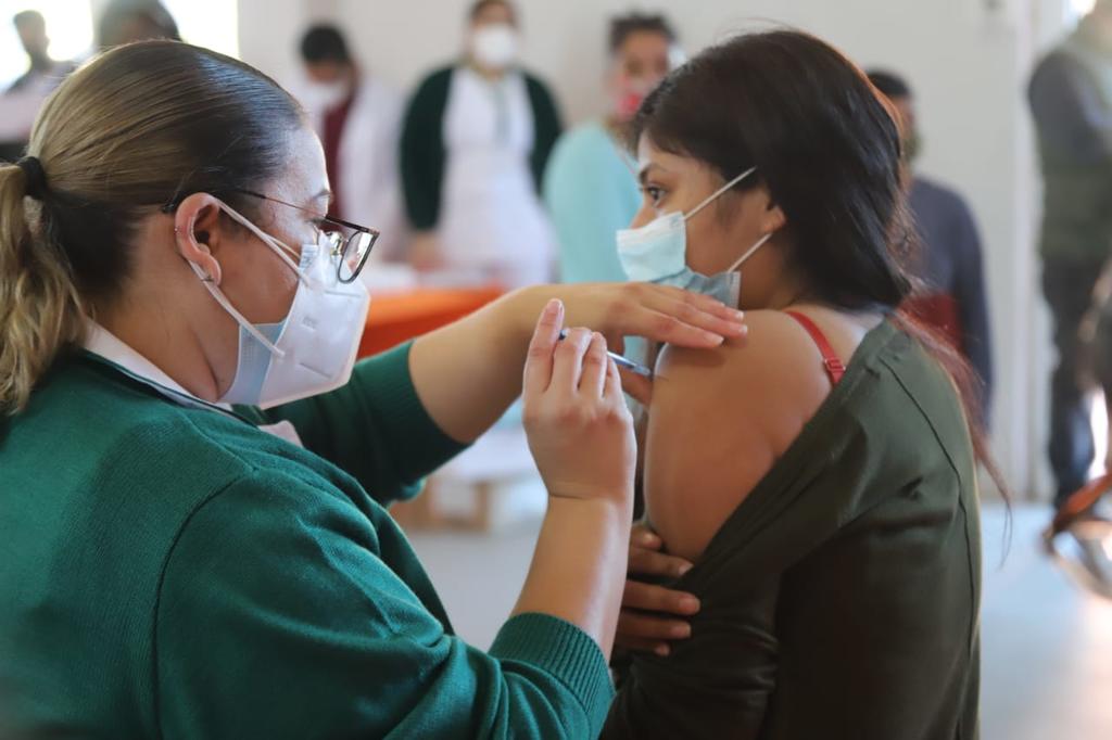 A la par de la vacunación, Seca Rivas recomendó llevar una adecuada alimentación, evitar exponerse a los cambios de temperatura, a condiciones de hacinamiento o acudir a lugares muy concurridos. (ARCHIVO)