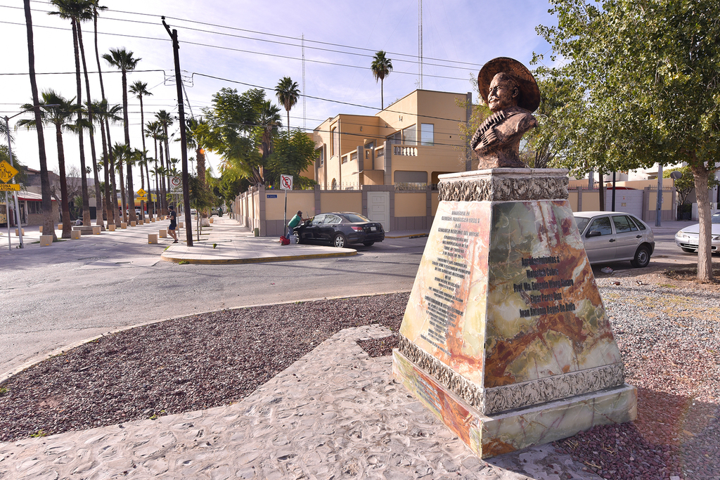 En el 2017 se develó un busto al general Francisco Villa en un camellón de la Alameda Zaragoza y la avenida Morelos. (ÉRICK SOTOMAYOR)