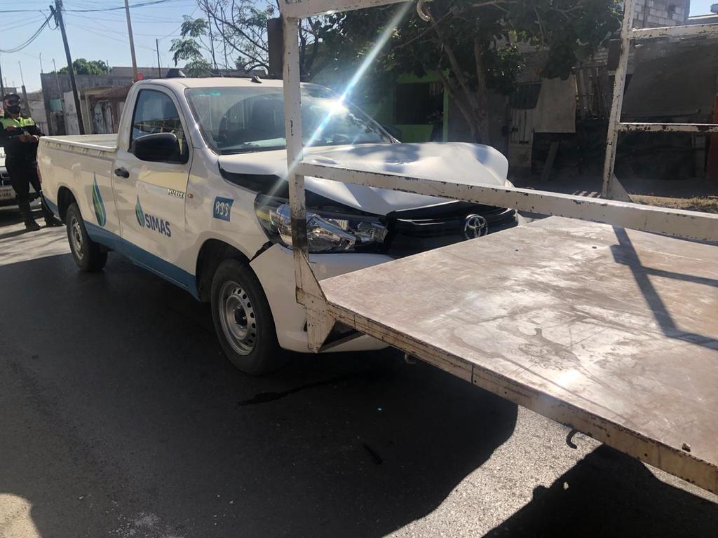 El accidente se registró durante la tarde del pasado jueves en el cruce de la avenida Francisco Villa y la calle Benito Juárez de dicho sector habitacional.
(EL SIGLO DE TORREÓN)