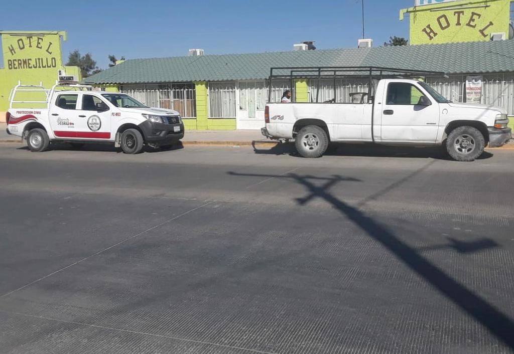 Los hechos se registraron cerca de las 15:00 horas del viernes a las afueras de un hotel ubicado sobre la carretera Gómez Palacio-Jiménez.
(EL SIGLO DE TORREÓN)