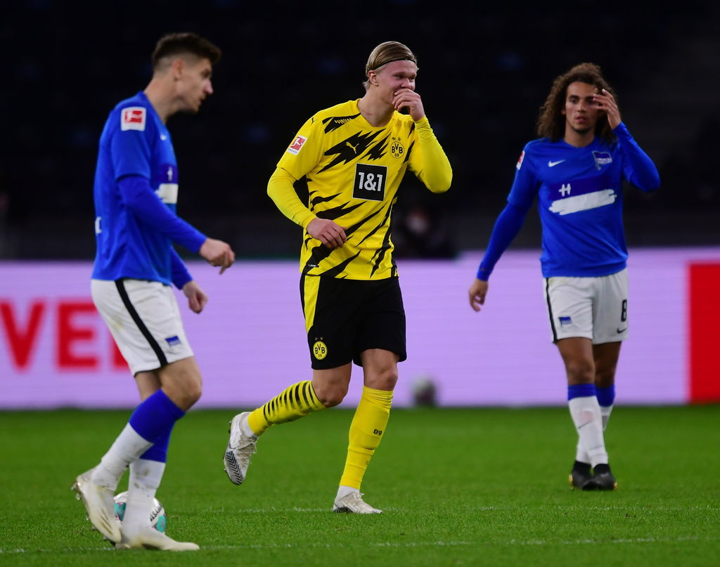 Erling Haaland brilló intensamente anotando cuatro goles, en el triunfo del Borussia Dortmund 5-2 sobre Hertha Berlín.