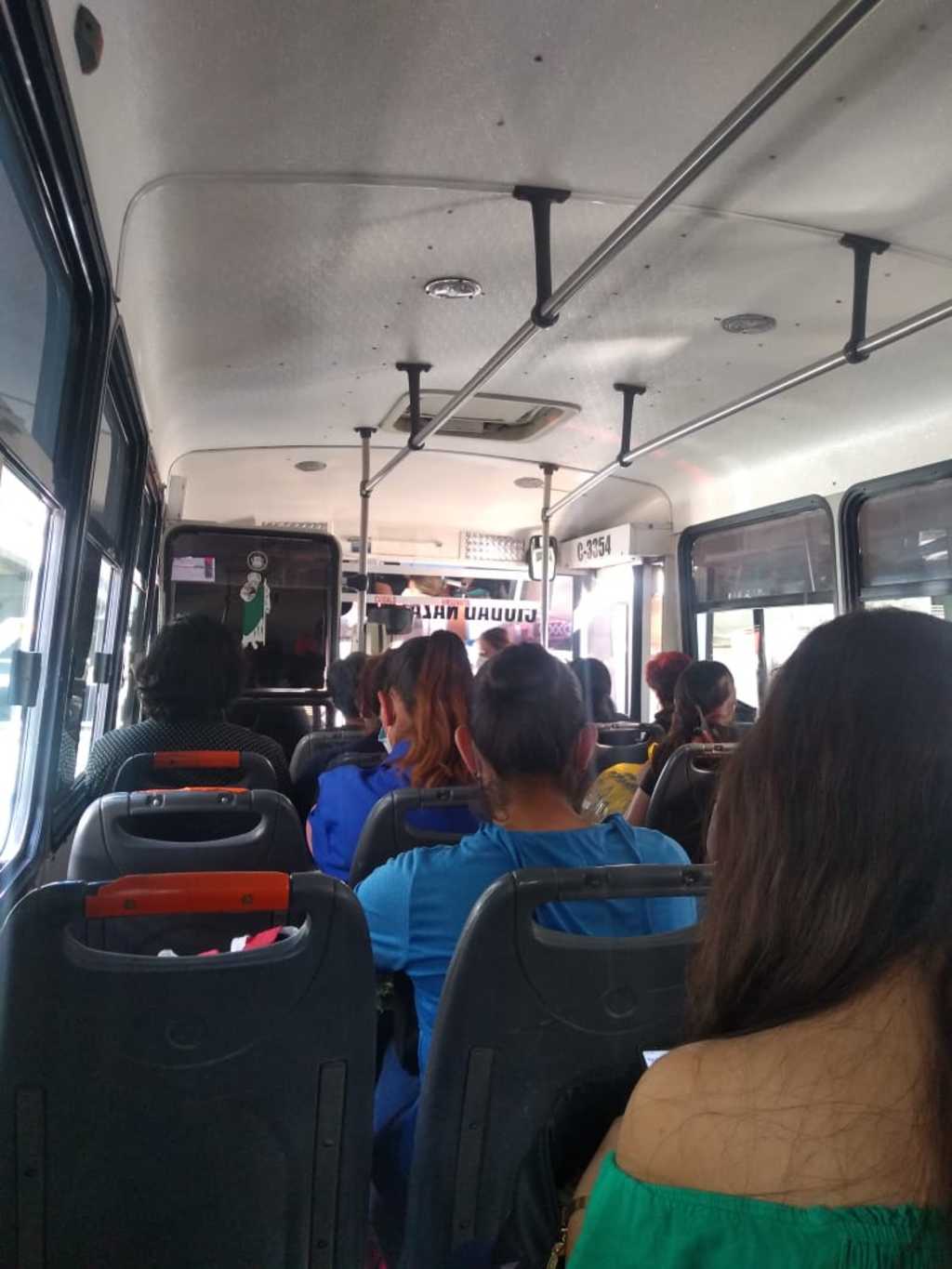 La imagen de San Judas Tadeo es recurrente en los autobuses del municipio.