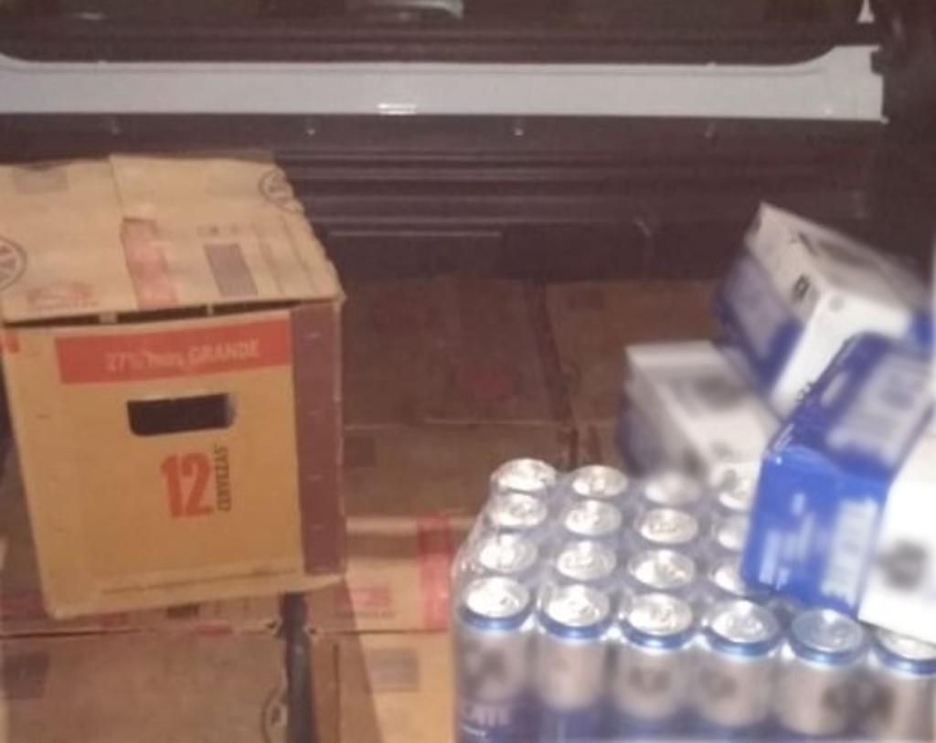La Dirección de Alcoholes aseguró una camioneta que sin contar con el permiso correspondiente transportaba cerveza desde Torreón a Gómez Palacio.(ARCHIVO)