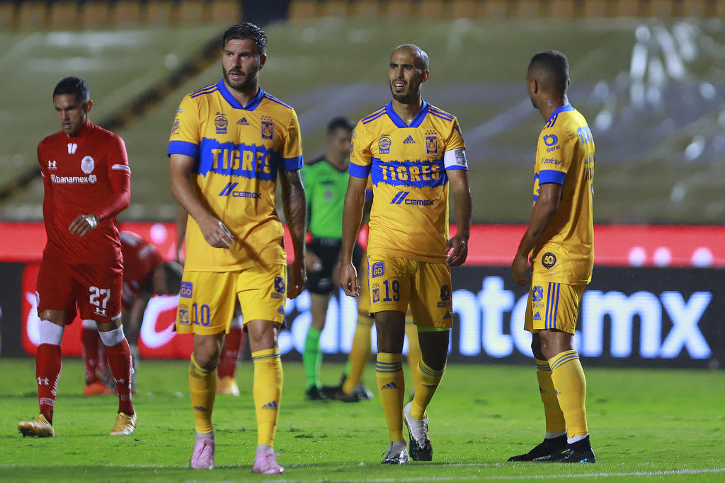 El francés André Pierre Gignac convirtió este domingo dos goles en menos de cuatro minutos para darle a los Tigres UANL un triunfo por 2-1 sobre el Toluca con el que el equipo accedió a los cuartos de finales del Apertura mexicano. (ARCHIVO)