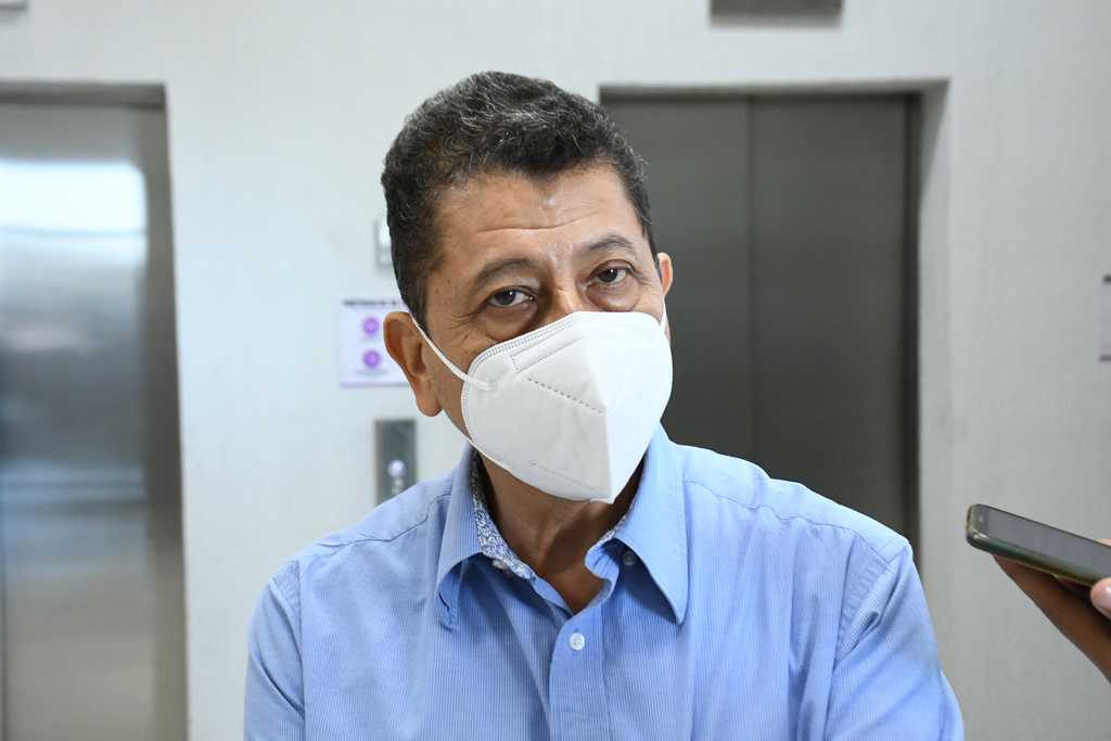 El médico José Luis Cortés Vargas, director general del Hospital General, está siendo atendido en la Clínica 71 del Seguro Social.