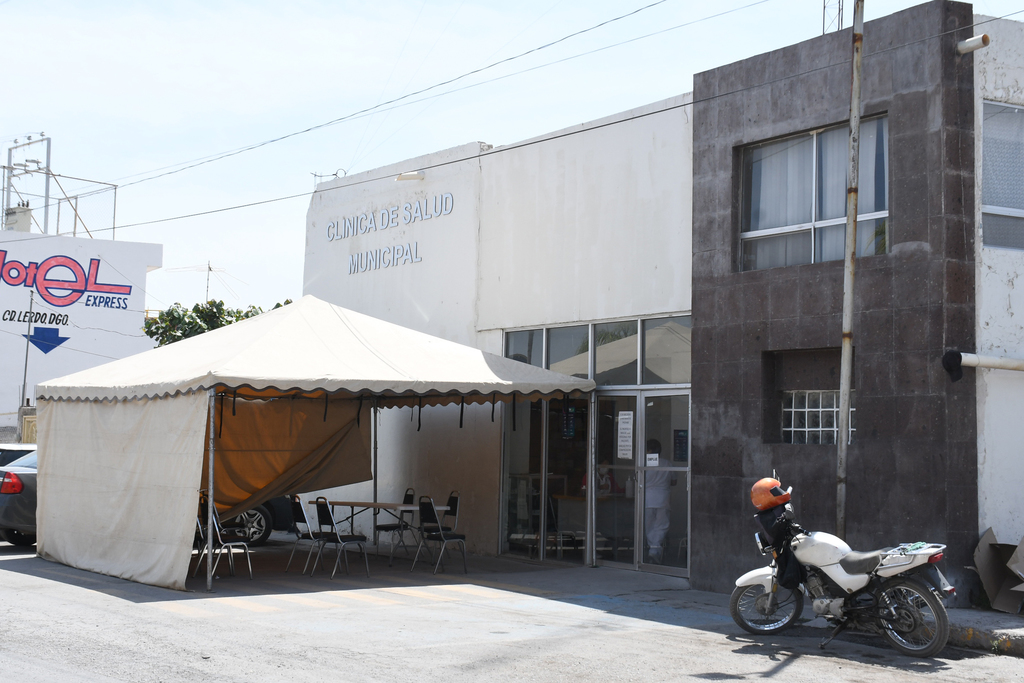 La clínica de Salud Municipal se encuentra en calzada Guadalupe Victoria número 2010 sur, colonia Las Brisas en Lerdo y continúa brindado sus servicios médicos de manera normal.