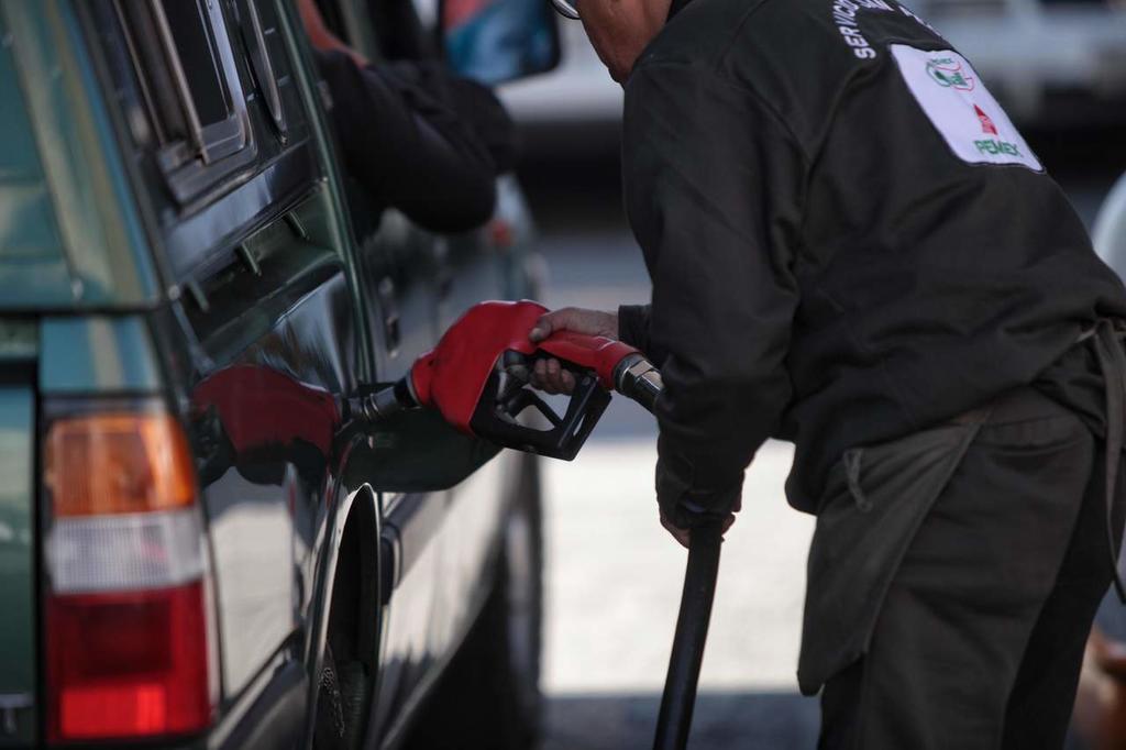 López Obrador aseguró que para evitar que haya un aumento en la inflación, desde que llegó a la Presidencia de la República se han mantenido los precios de los combustibles. (ARCHIVO)