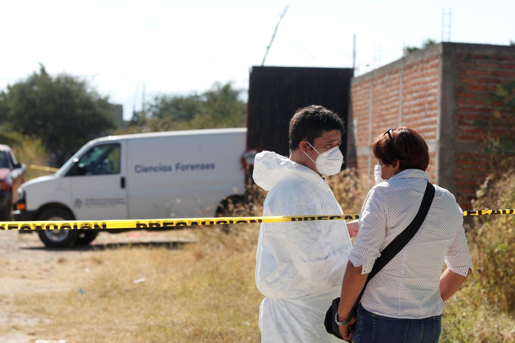 Desde finales de septiembre, la Fiscalía de Jalisco trabaja en la que es hasta ahora el sitio de inhumaciones clandestinas más grande localizada en el estado y del que hasta ahora se han rescatado los restos de 115 personas. (EFE)