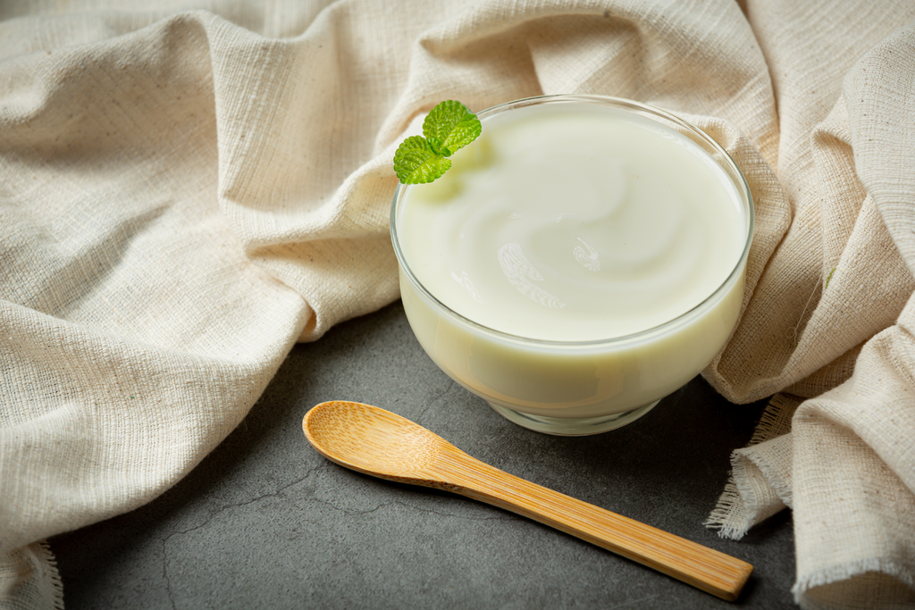 El yogur es uno de los alimentos consentidos por los mexicanos, los consumimos en el desayuno o cena o, bien, como snack. (ARCHIVO)